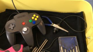 使った道具です　ニンテンドウ64　コントローラー